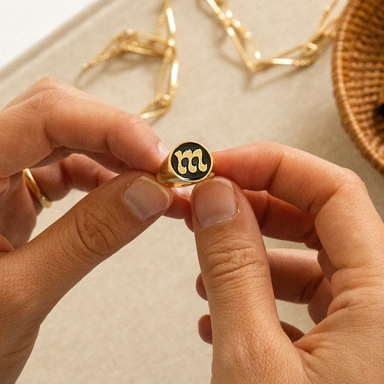 SIGNET RING